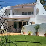 וילה Casa Sacha *